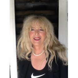 LIDT HIPPIE ER MAN VEL ALTID - ET PORTR&AElig;T AF LASSE OG MATHILDE OG DERES MUSIKALSKE VENNER