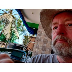 HVOR VOVER DU AT SPYTTE I VORES BRND!