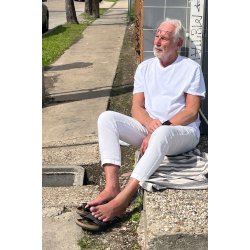 G IKKE UDEN AT SIGE FARVEL - En roman om tilvrelsens truende tryghed