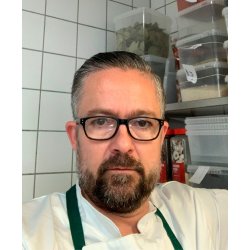 EN KOGEBOG OM MINDER, OPSKRIFTER OG LIVRETTER