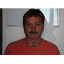 TRO P DEN, OG S EN TIL