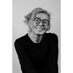 DEN FORUNDERLIGE SKOV - en eventyrlig fortlling