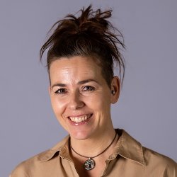 KLAP DIG SELV P SKULDEREN - 11 interviews af forldre til brn med srlige behov