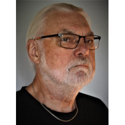 SOLEN KASTER OGS SKYGGE