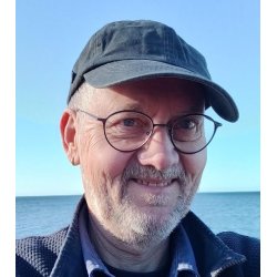 SKYGGESPIL VED HAVET