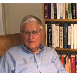 I HAGEKORSETS LANGE SKYGGE