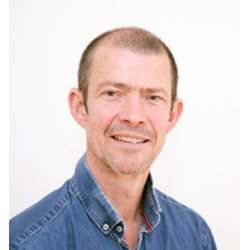 VI LYTTES VED - eller et hndslag, et ophold og at give det videre 