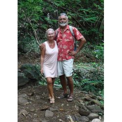 MED KRONBORG OM BAGBORD. En jordomsejlerbog. Beretninger fra fjerne have samt en indre rejse P-bog